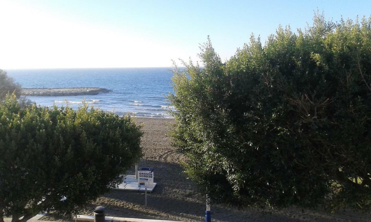 Beachfront House Малага Экстерьер фото